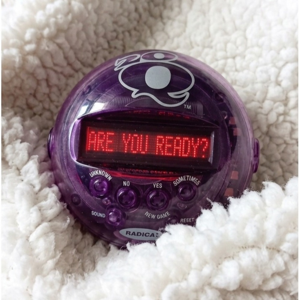 Radica 20Q Electronic Handheld Game Purple 2003 Working Portable Toy Tested